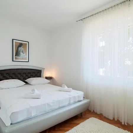 Front In Дом отдыха