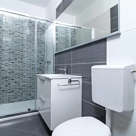 Дом отдыха Front In *