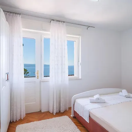 Front In Дом отдыха Омиш