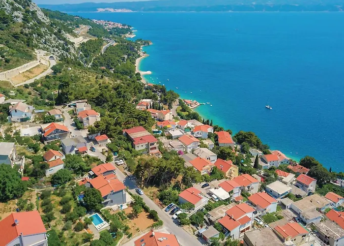 Front In Vikendica Omis