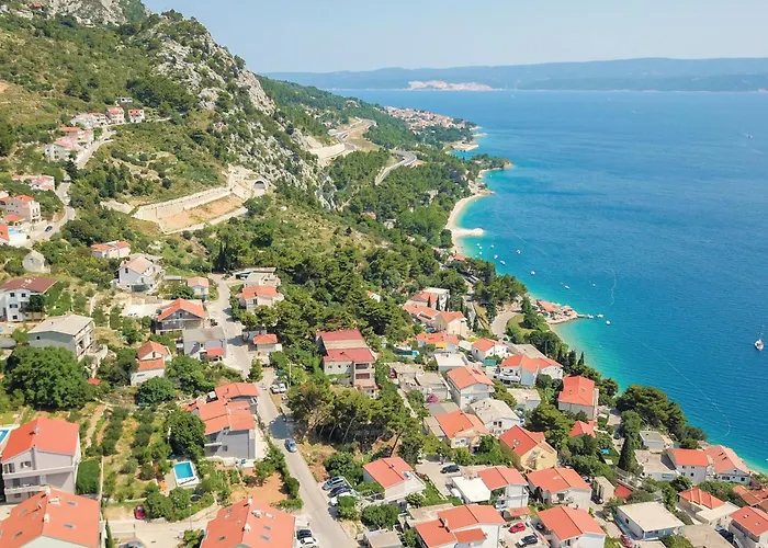 Front In Omis