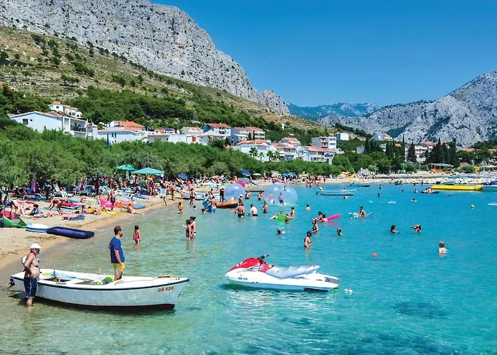 Front In Omis