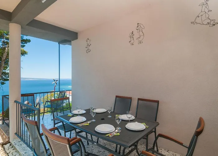 Front In * أوميس